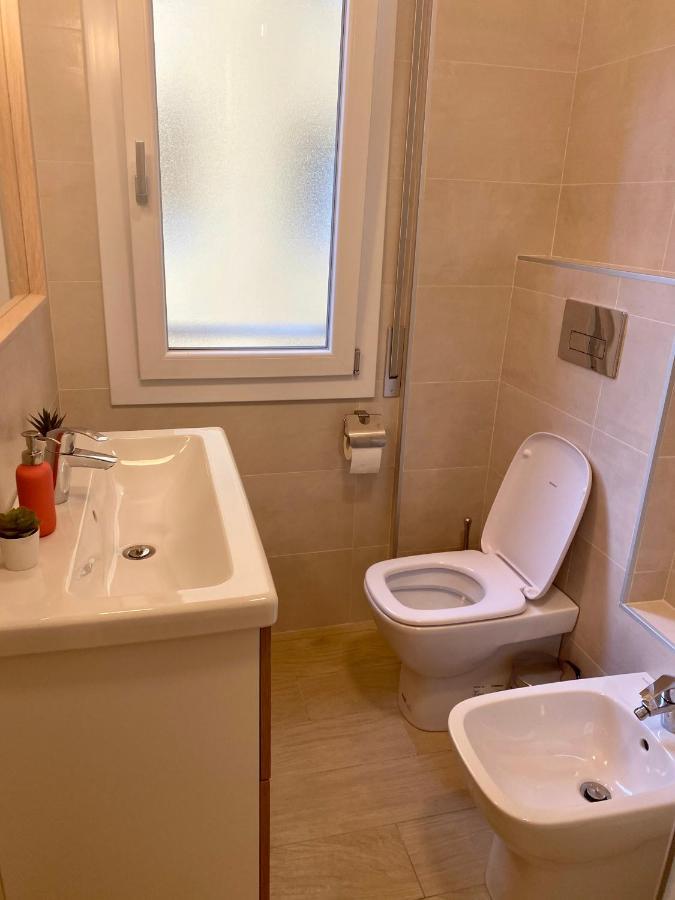 Modern City Apartment 모데나 외부 사진